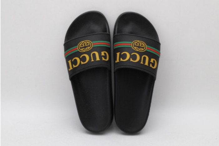 G*u*i slippers