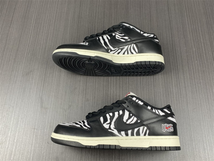 Quartersnacks x Dunk Low SB 