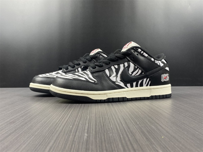 Quartersnacks x Dunk Low SB ''Little Debbie’s Zebra Cakes'' DM3510-001
