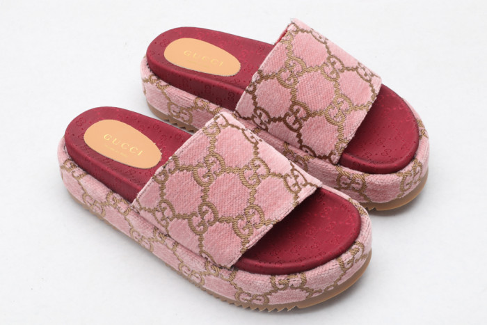 G*u*i slippers
