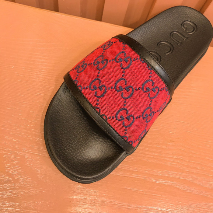 G*u*i slippers