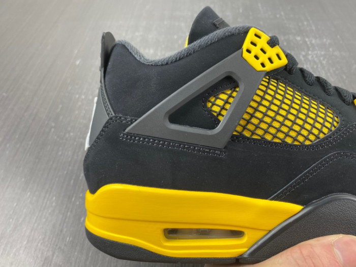 Air Jordan 4 Retro "Thunder