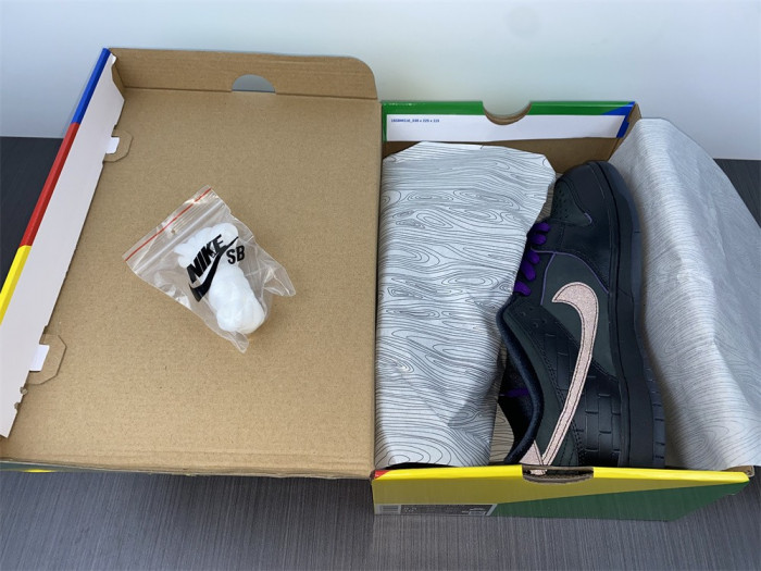 Familia x Nike SB Dunk Low “First Avenue” DJ1159-001