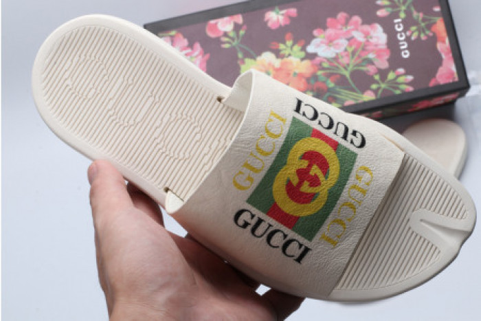 G*u*i slippers