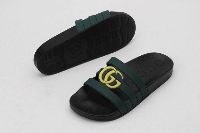 G*u*i slippers