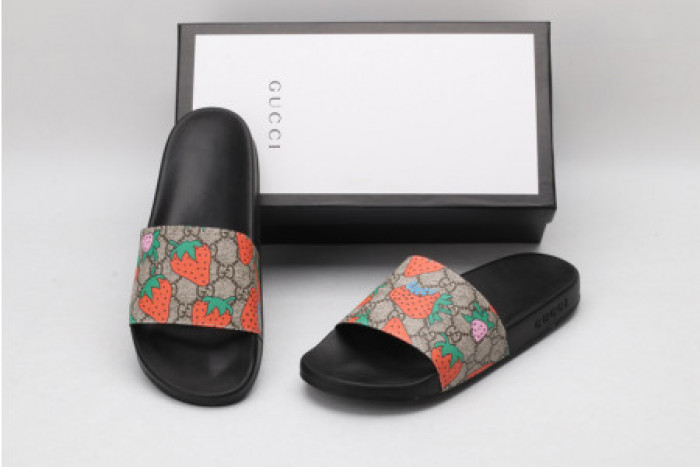 G*u*i slippers