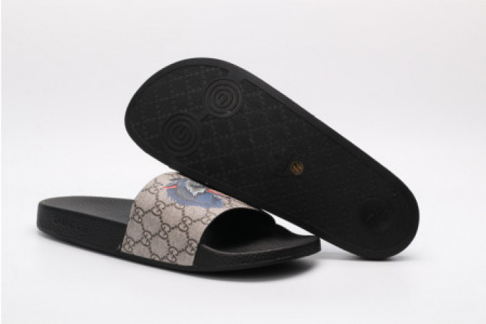 G*u*i slippers
