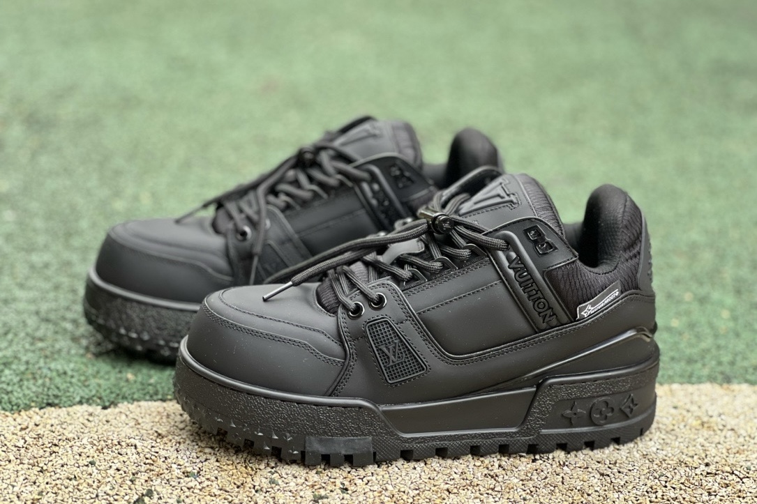 LV TRAINER MAXI all black