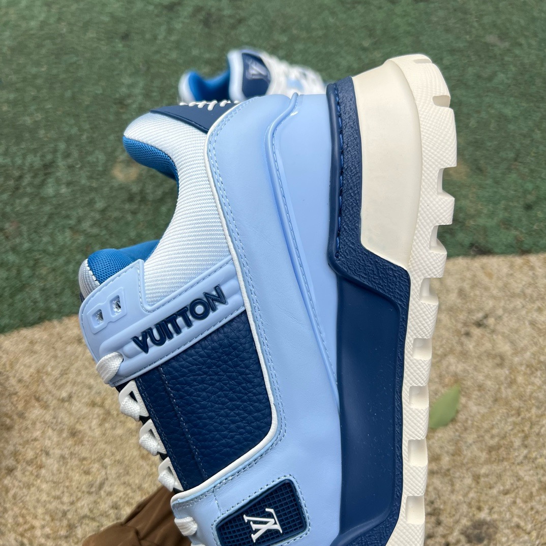 LV TRAINER MAXI Porcelain blue