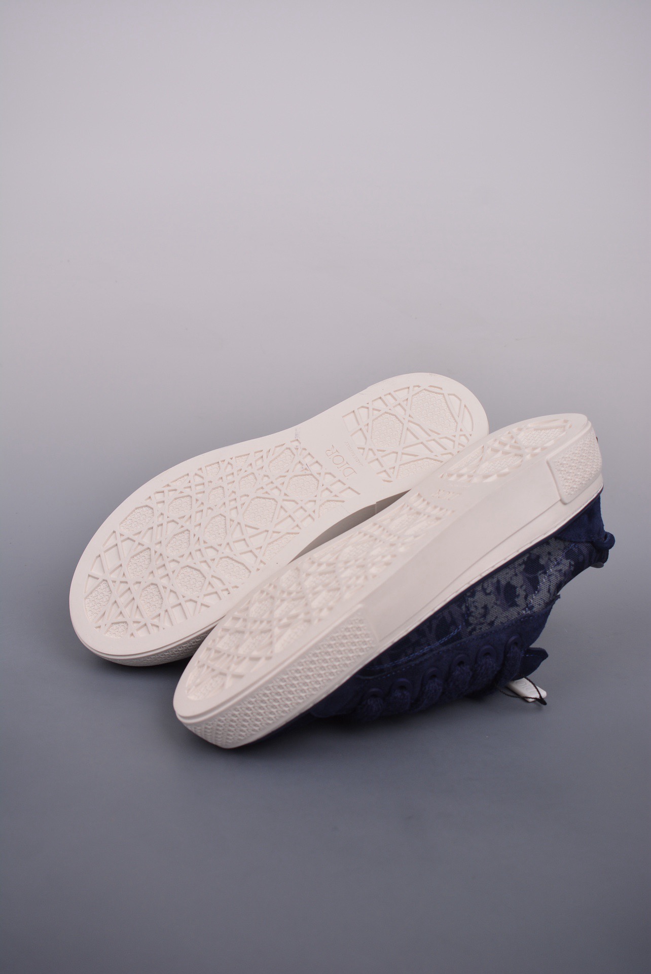 DR B33 SNEAKER