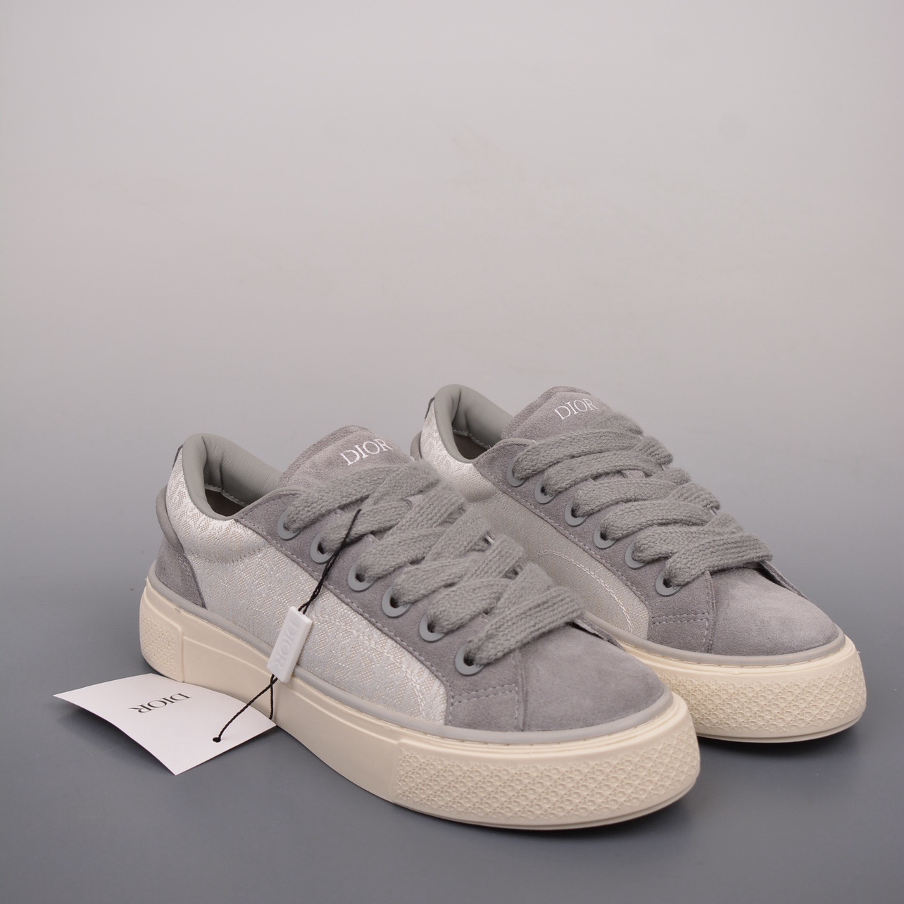 DR B33 SNEAKER
