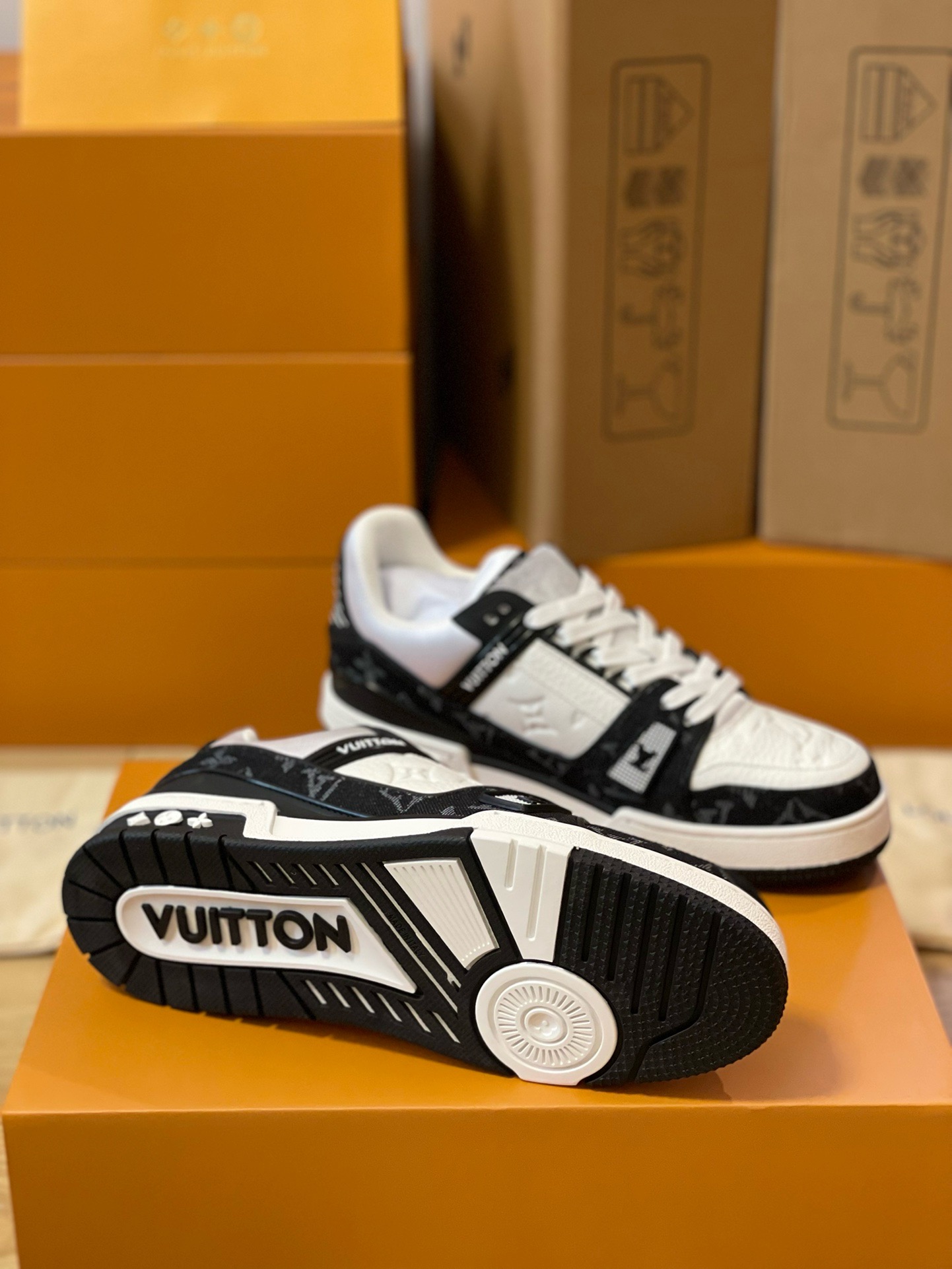 Loui Vuitto TRAINER SNEAKER