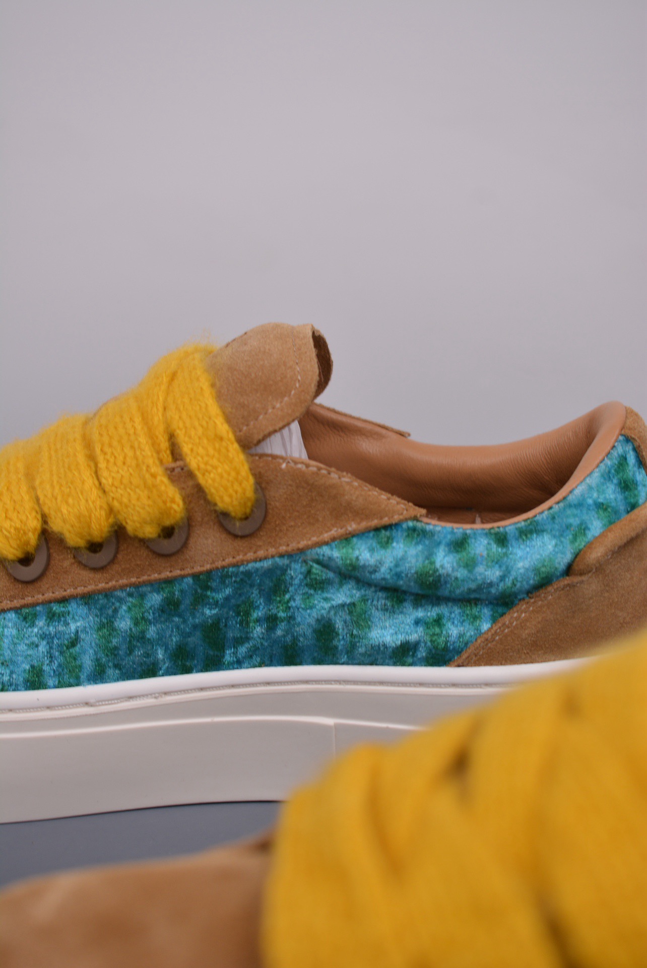 DR B33 SNEAKER
