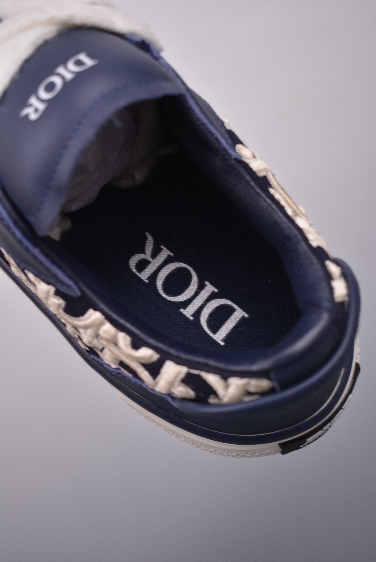 DR B33 SNEAKER