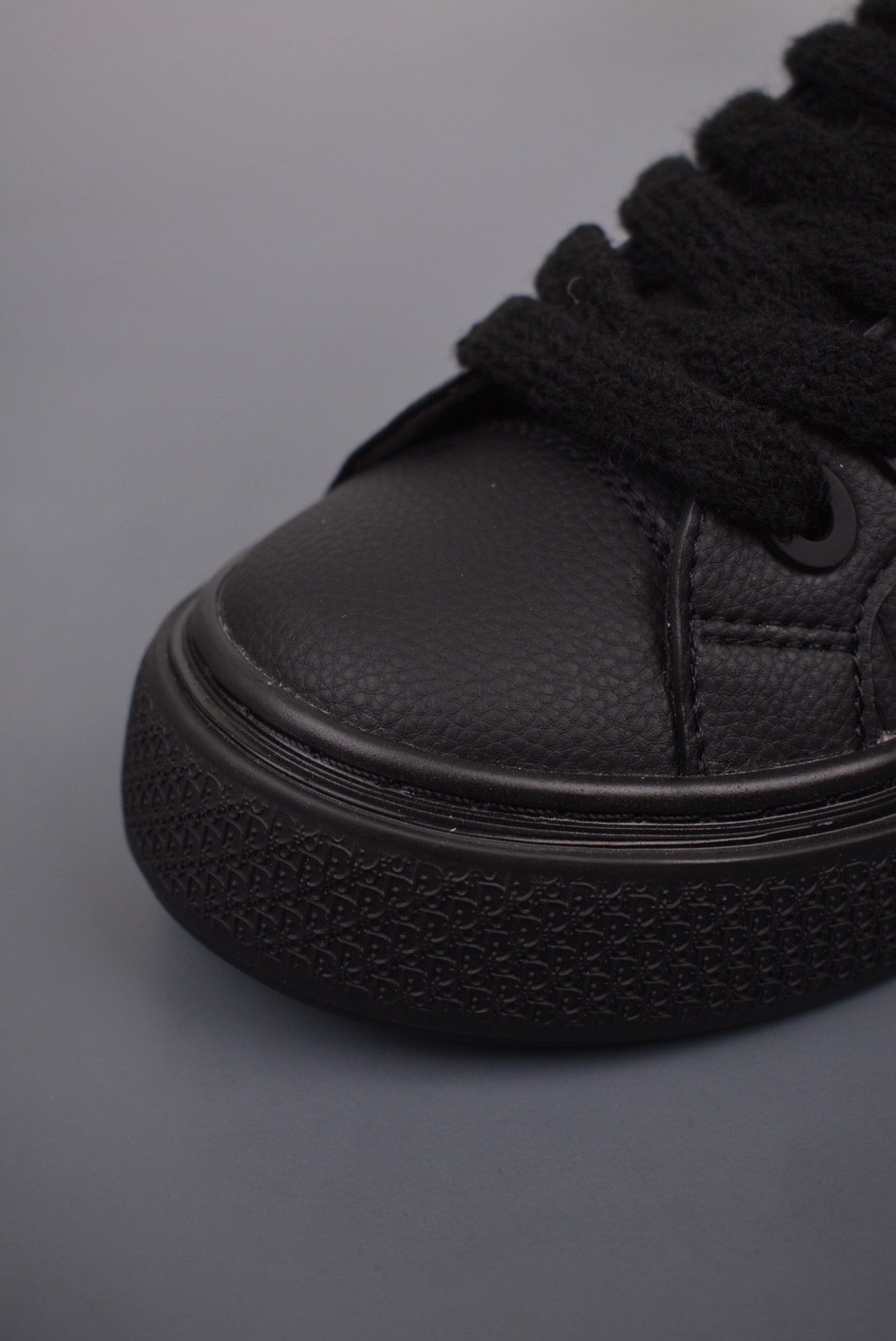 DR B33 SNEAKER
