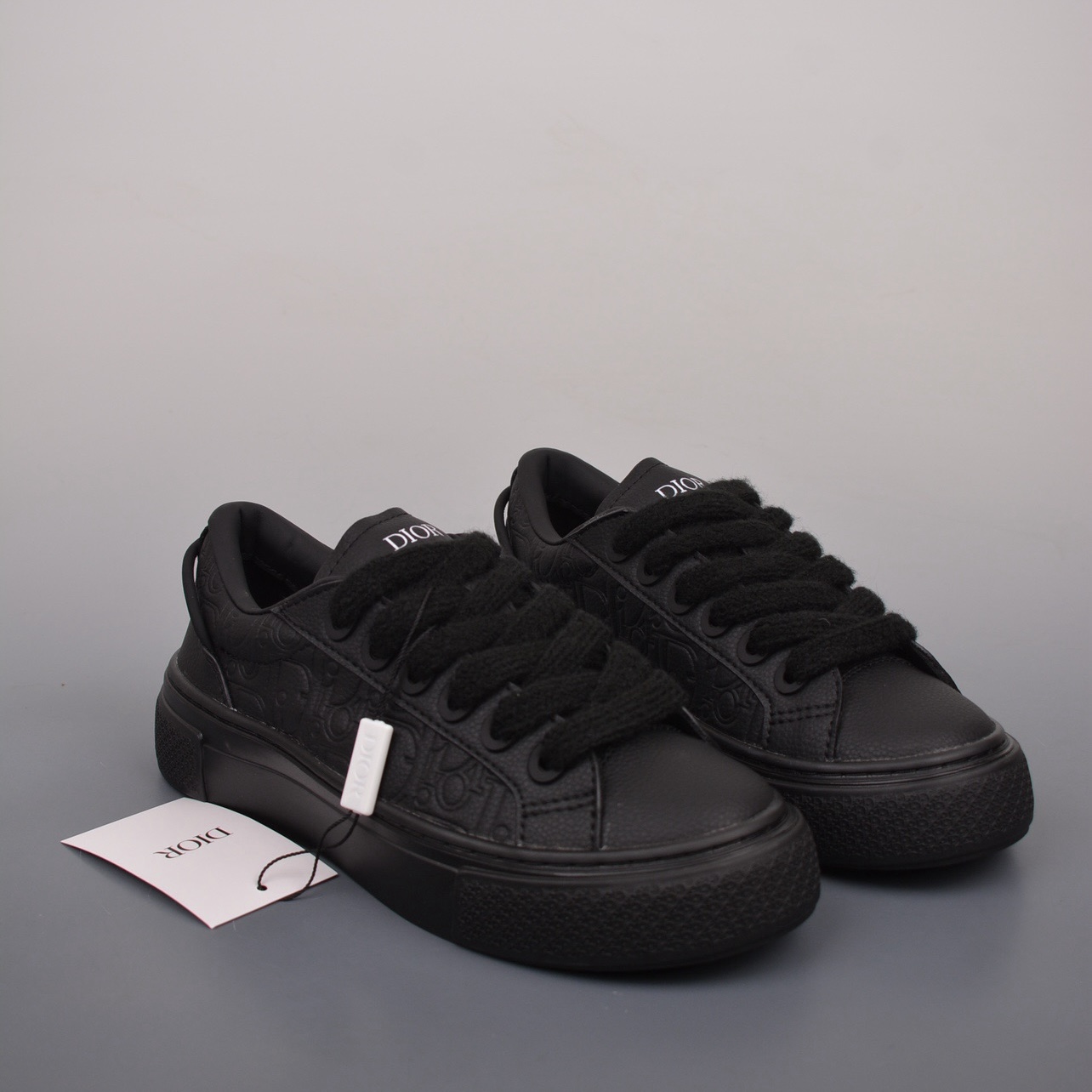 DR B33 SNEAKER