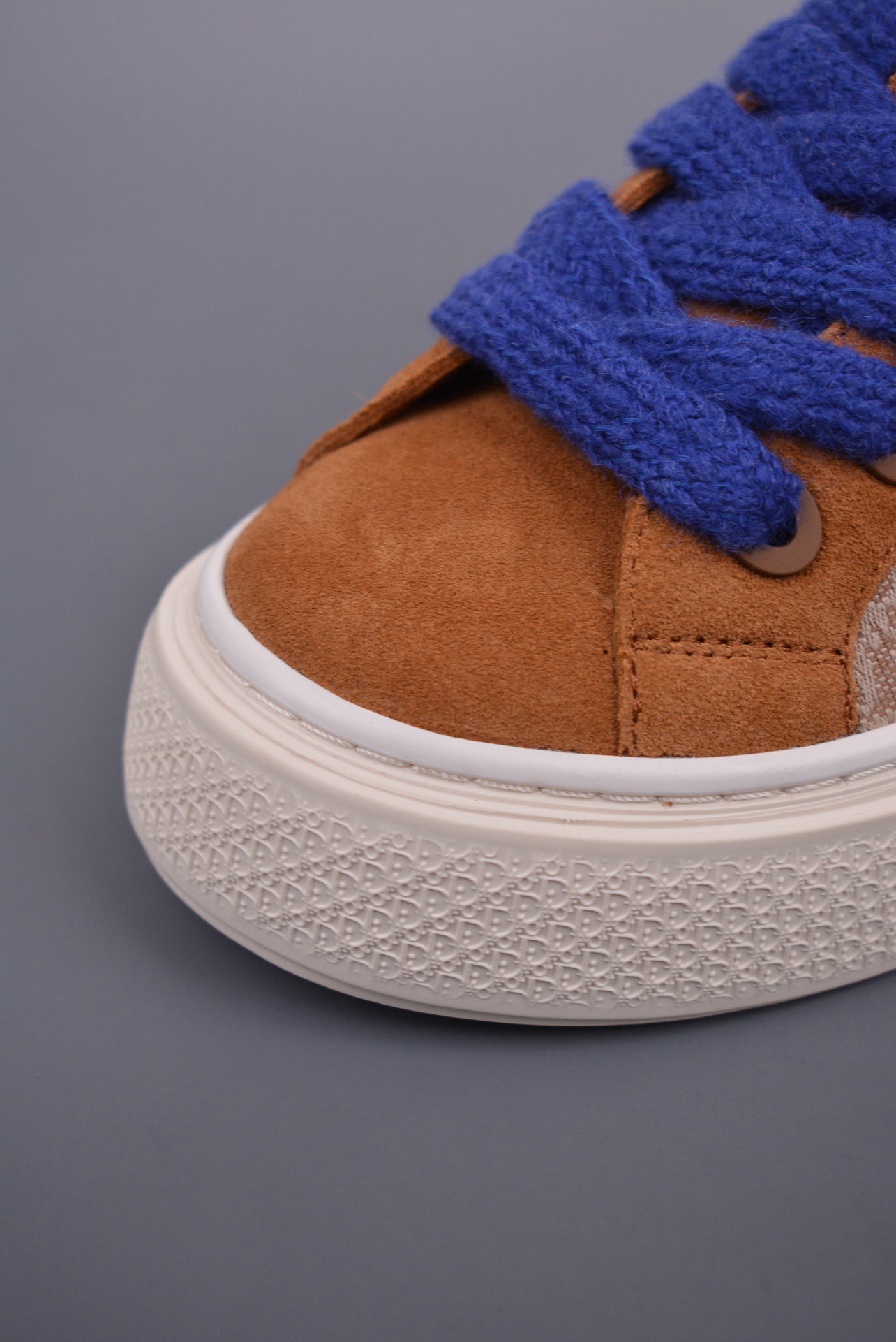 DR B33 SNEAKER