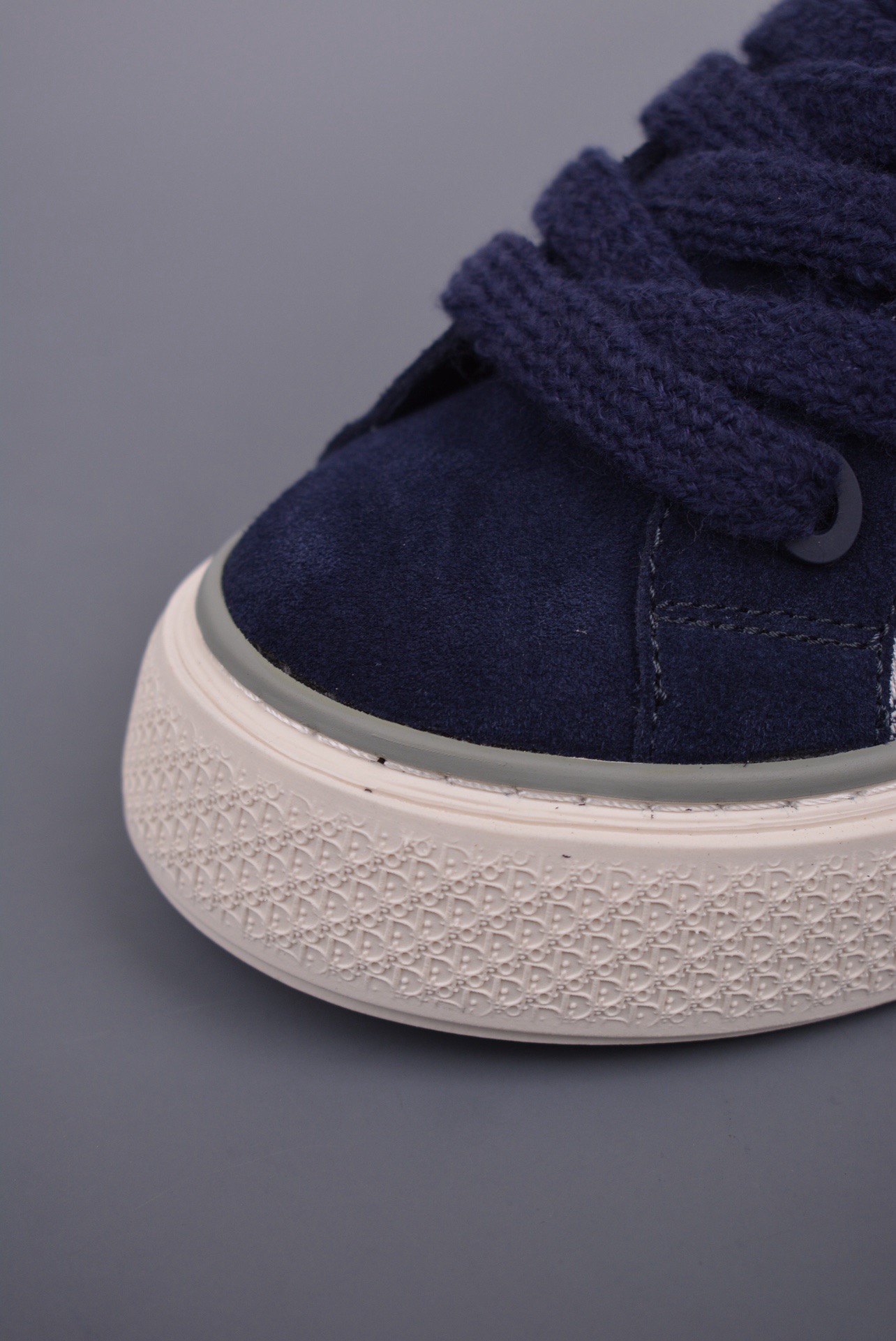 DR B33 SNEAKER