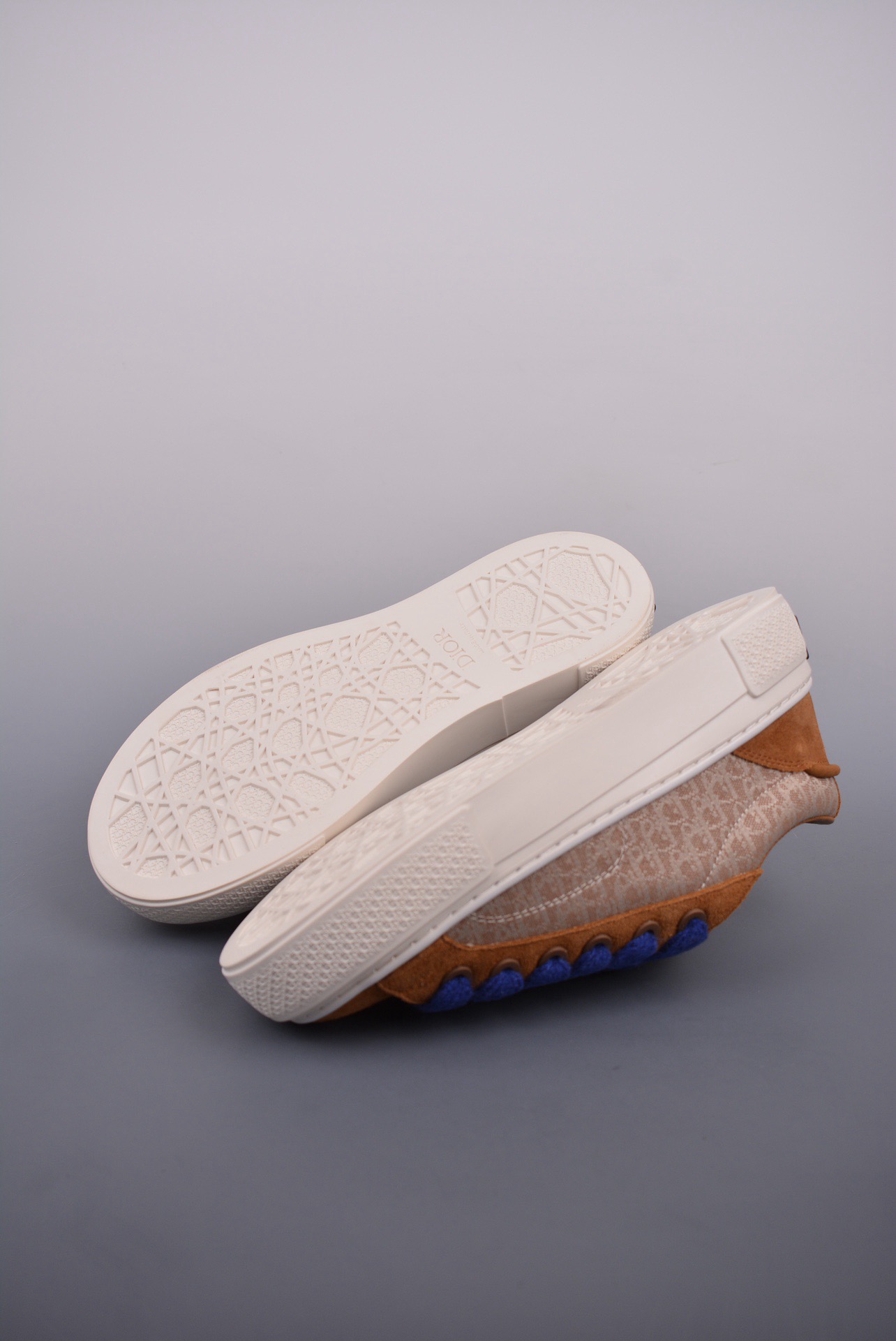 DR B33 SNEAKER
