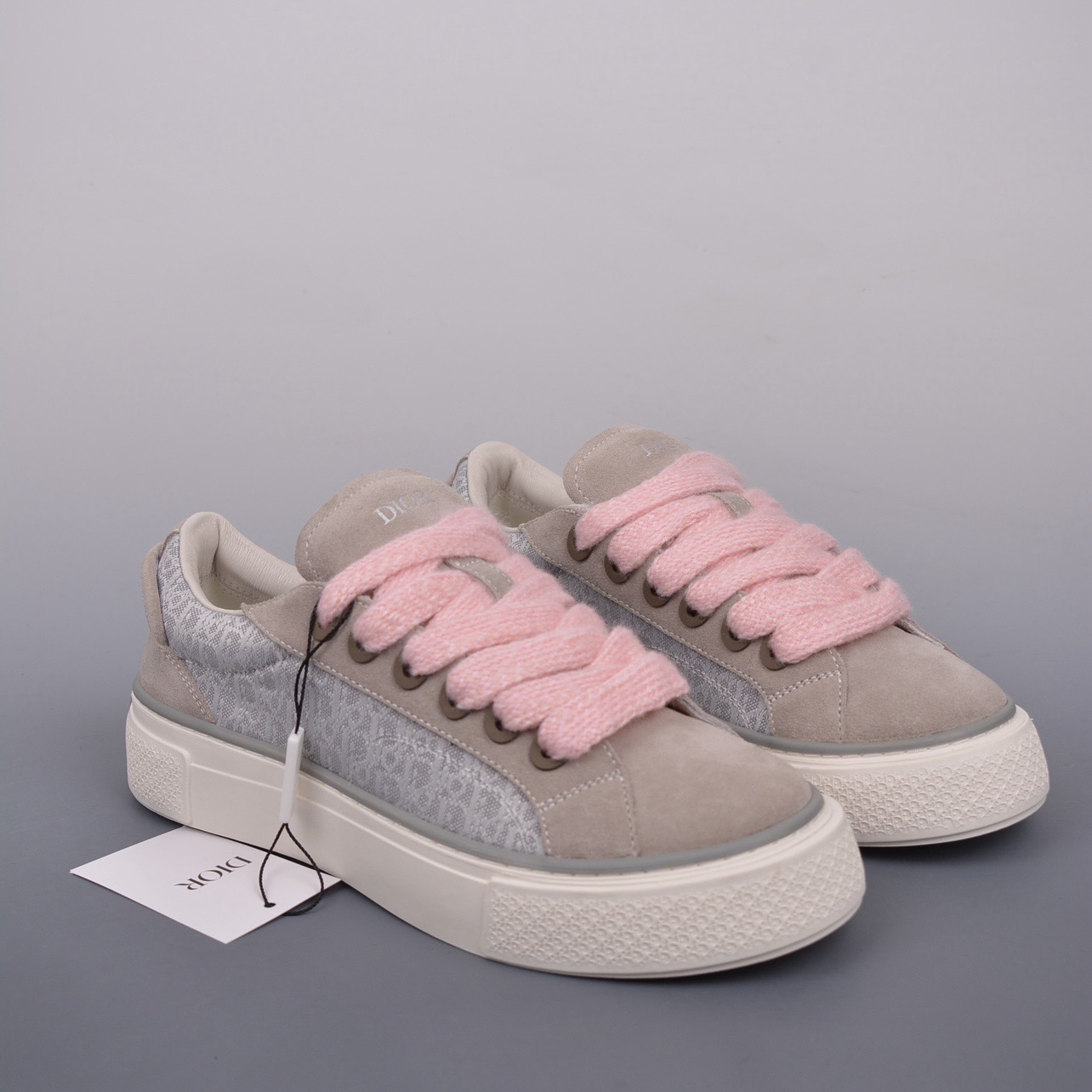 DR B33 SNEAKER