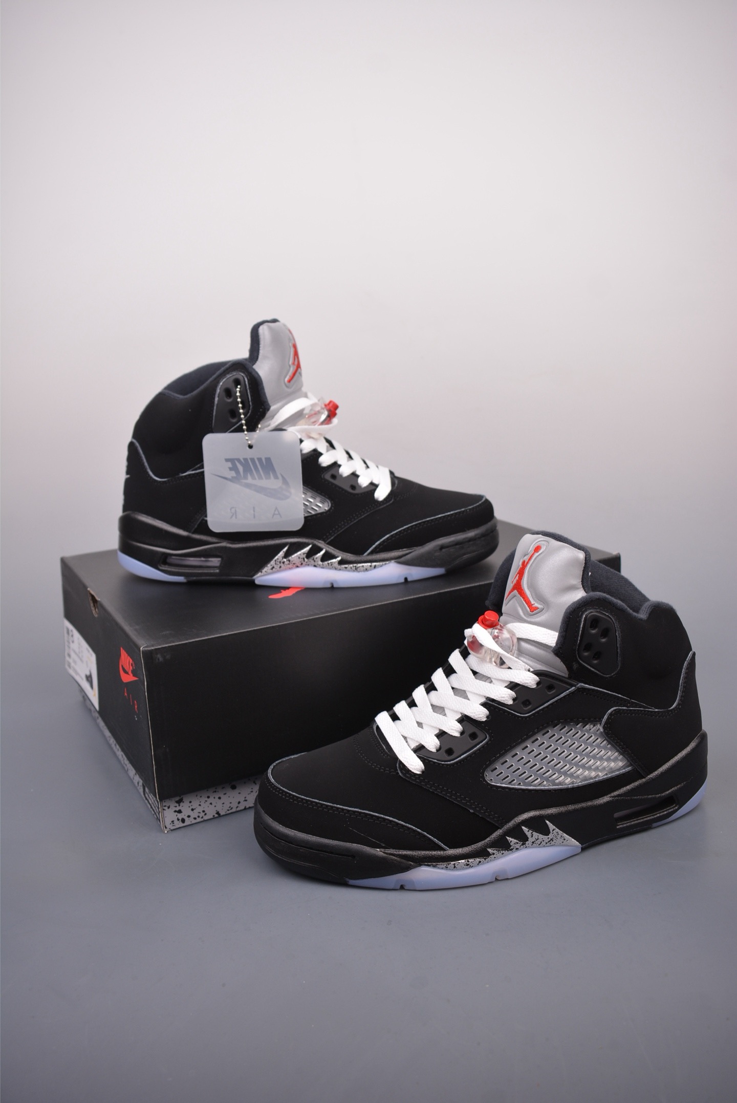 AIR JORDAN 5 BLACK METALLIC (2016) 845035-003